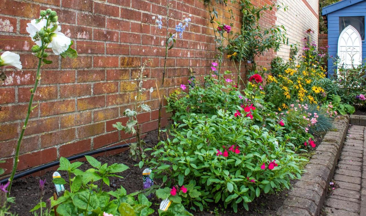 Stylish Town Centre House With Garden And Parking Opposite Villa Bury St. Edmunds Exterior photo